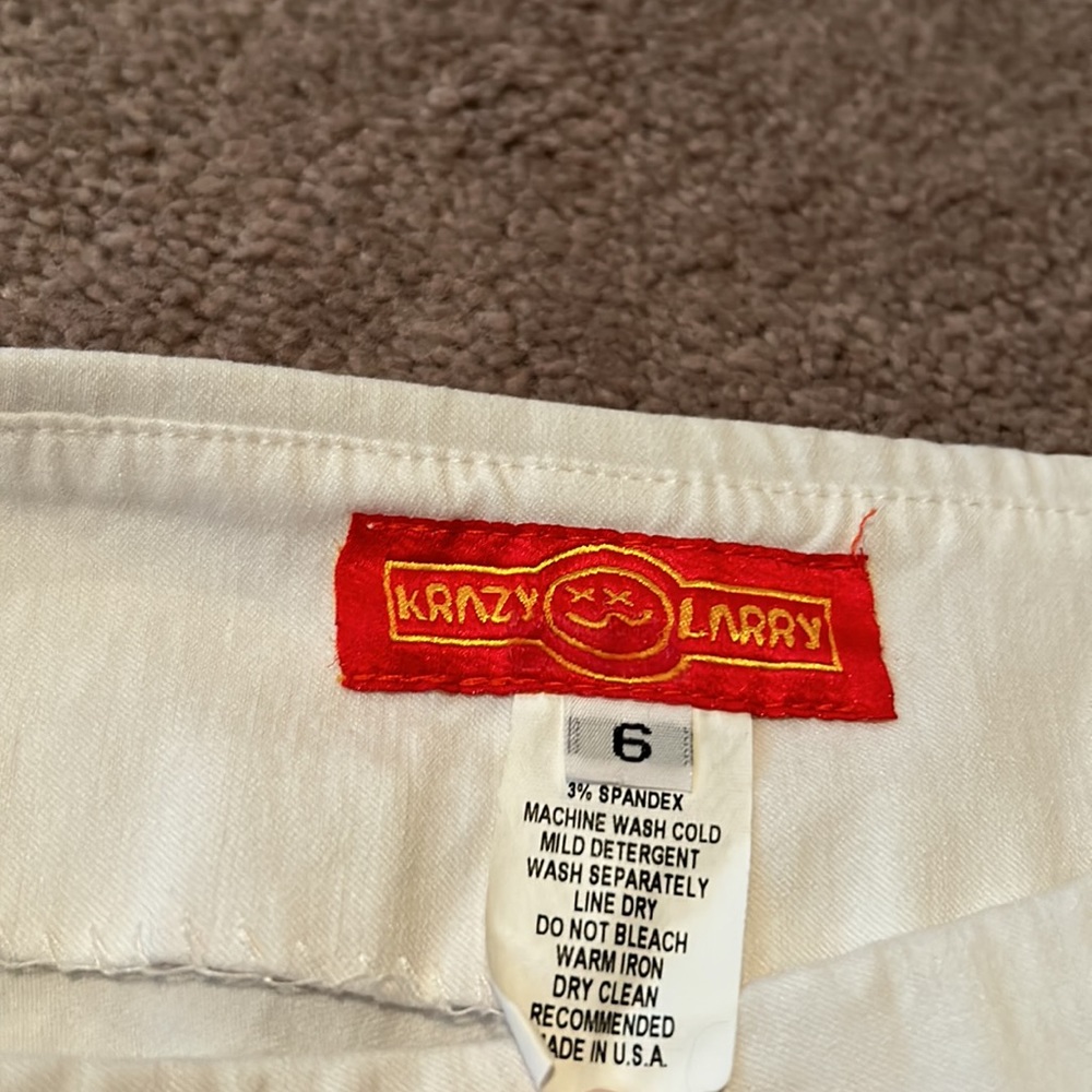 Krazy Larry White Pull-on Elastic Waist Bermuda Shorts - Picture 3 of 4
